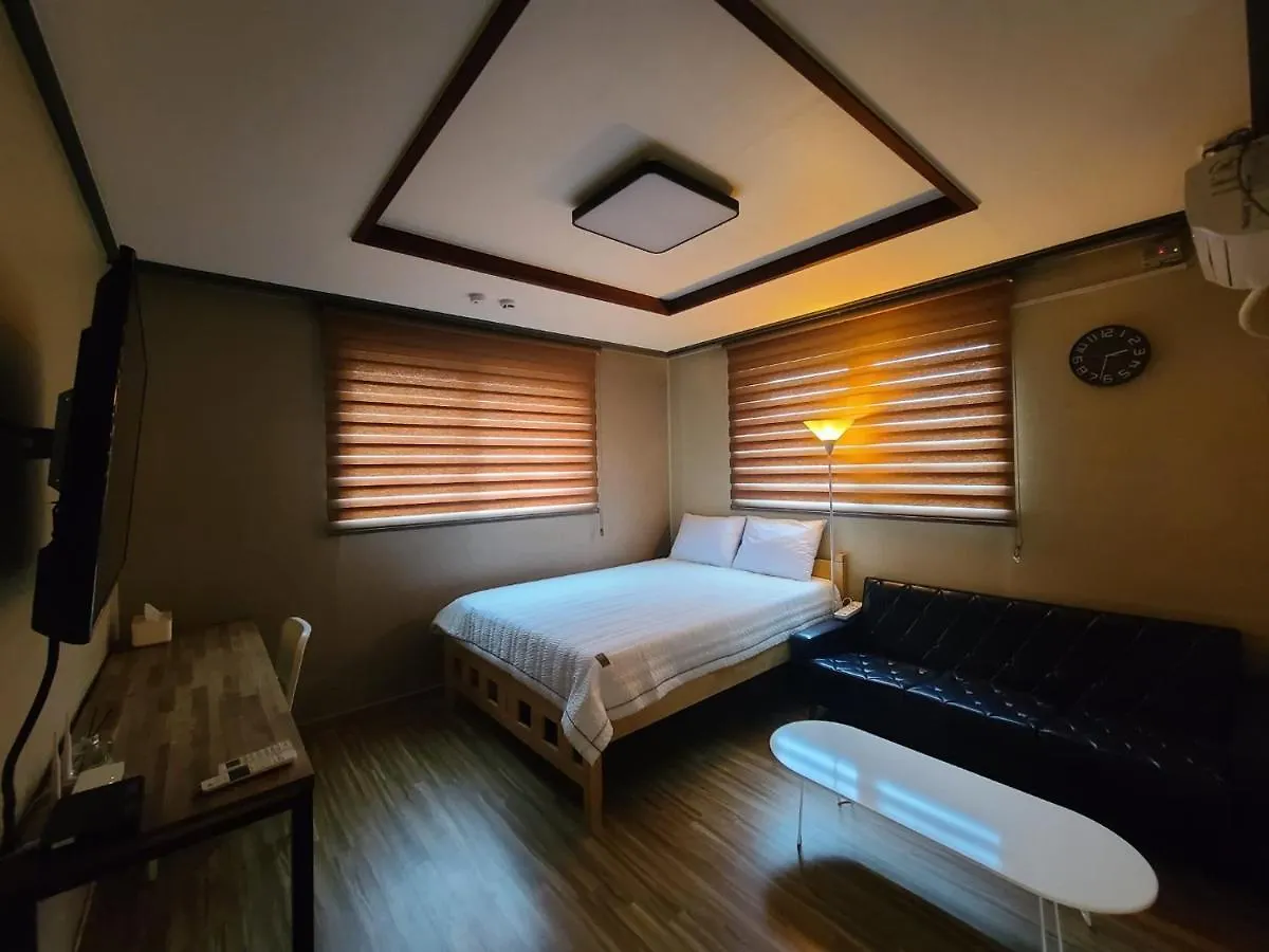 TreehouseUnseo GuestHouse Incheon